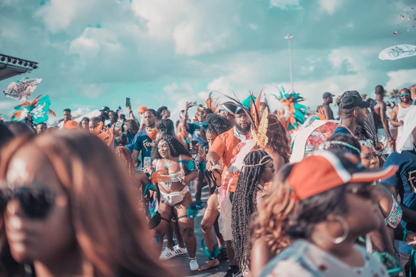 HOT VIBES 97 — ambiance